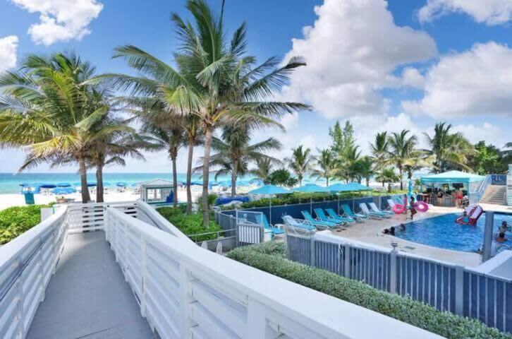 Beachfront Resort - Pool - Ocean View Balcony- Gym マイアミビーチ エクステリア 写真