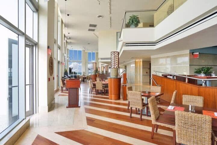 Beachfront Resort - Pool - Ocean View Balcony- Gym マイアミビーチ エクステリア 写真