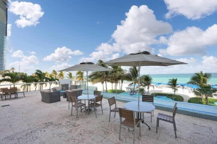 Beachfront Resort - Pool - Ocean View Balcony- Gym マイアミビーチ エクステリア 写真