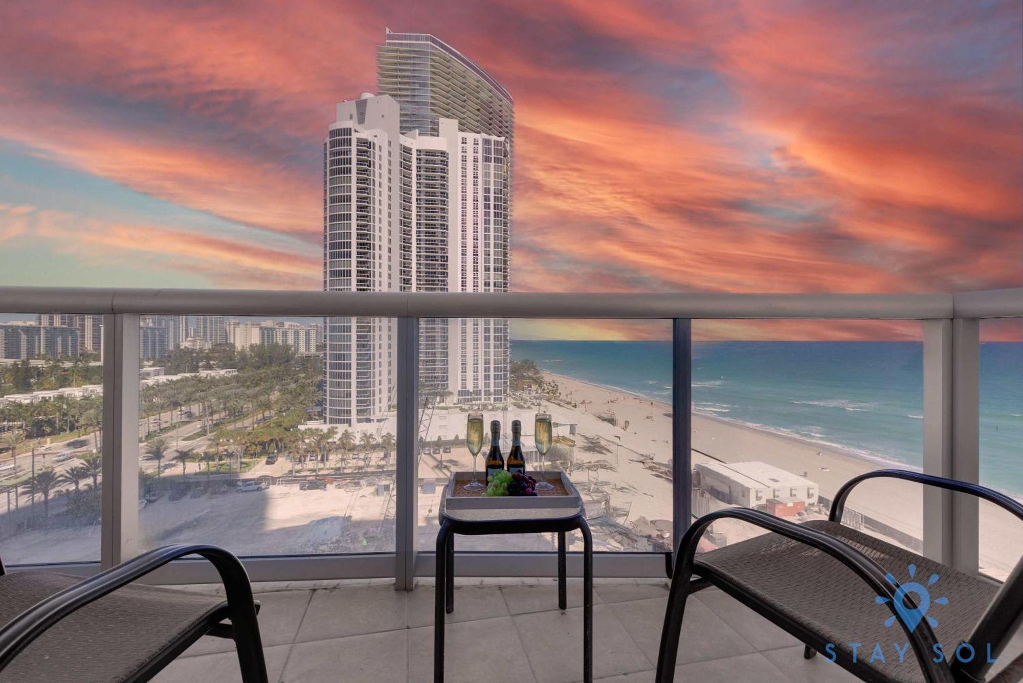 Beachfront Resort - Pool - Ocean View Balcony- Gym マイアミビーチ エクステリア 写真